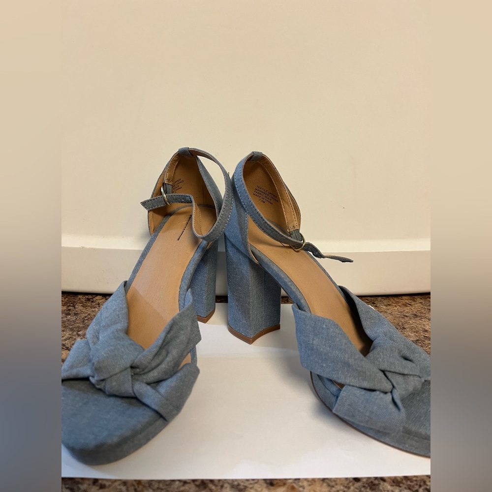 LOFT Chambray Bow Platform Heels - Picture 6 of 10